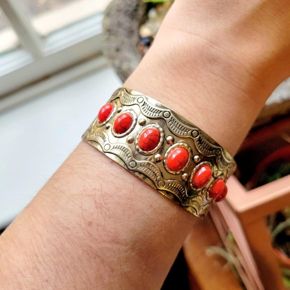 Vintage Bohemian Brass Red Jasper Stone Tribal Native Ornate Boho Cuff Bracelet - Picture 2 of 8